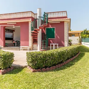  Ferienhaus Red House Near The Sandy Beach, Parking & Wi-fi